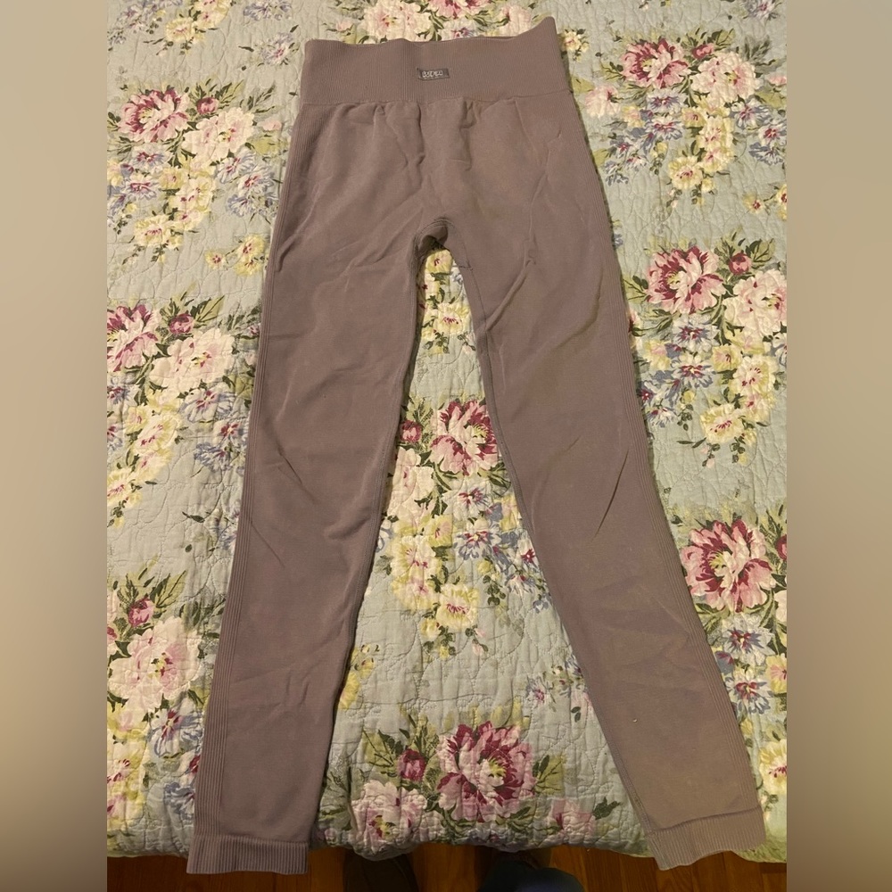 White fox seamless mauve/nude leggings size M
